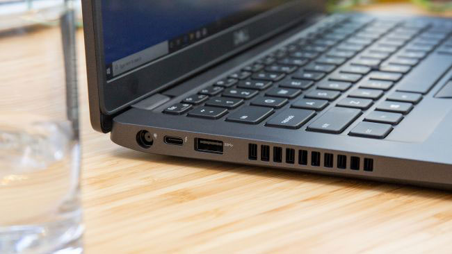 Các cổng trên Latitude 5400